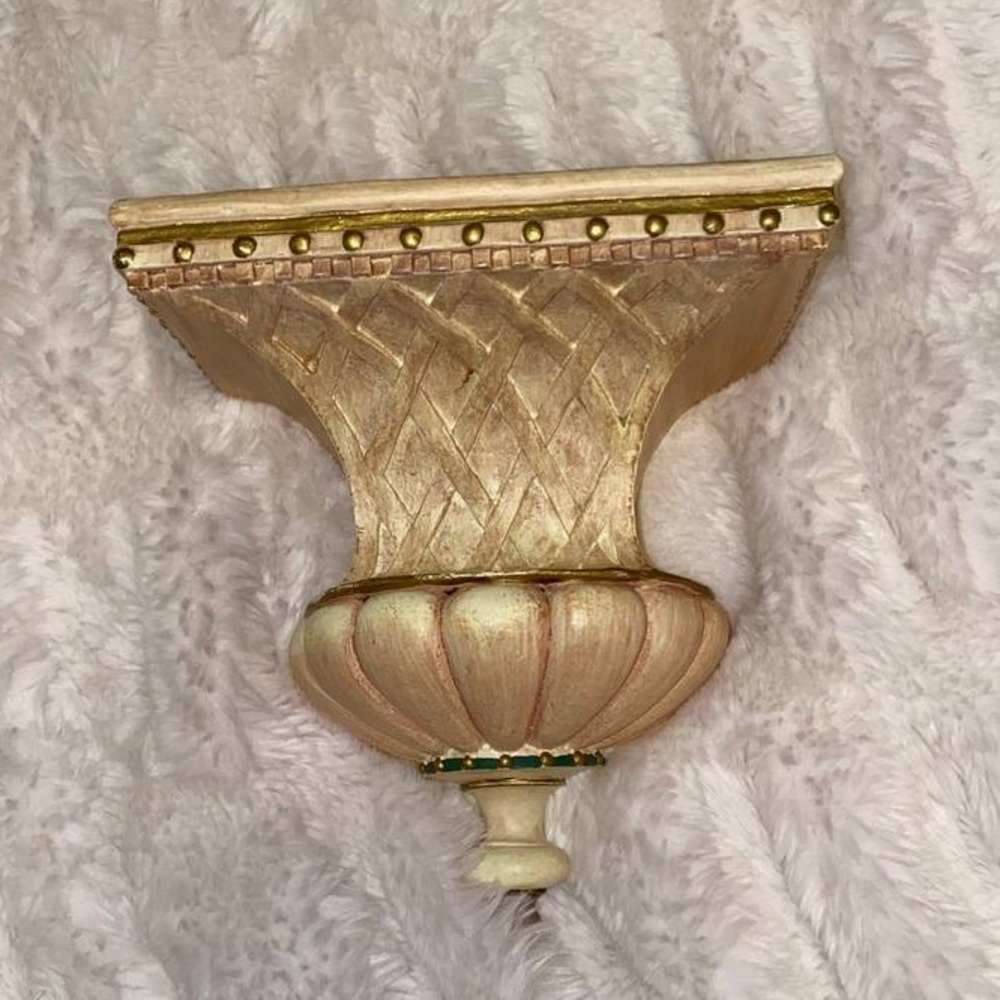 Mini decorative shelf
